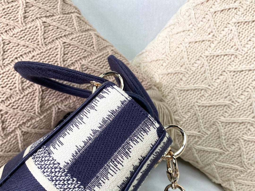 Dior Lady D-Lite黛妃包-帆布刺繡-藍條紋
