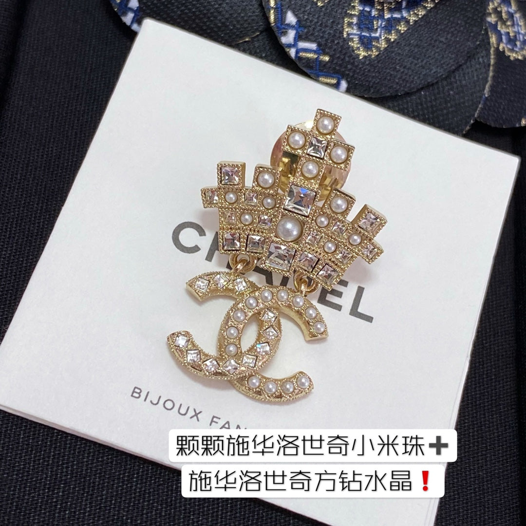 Chanel 胸針