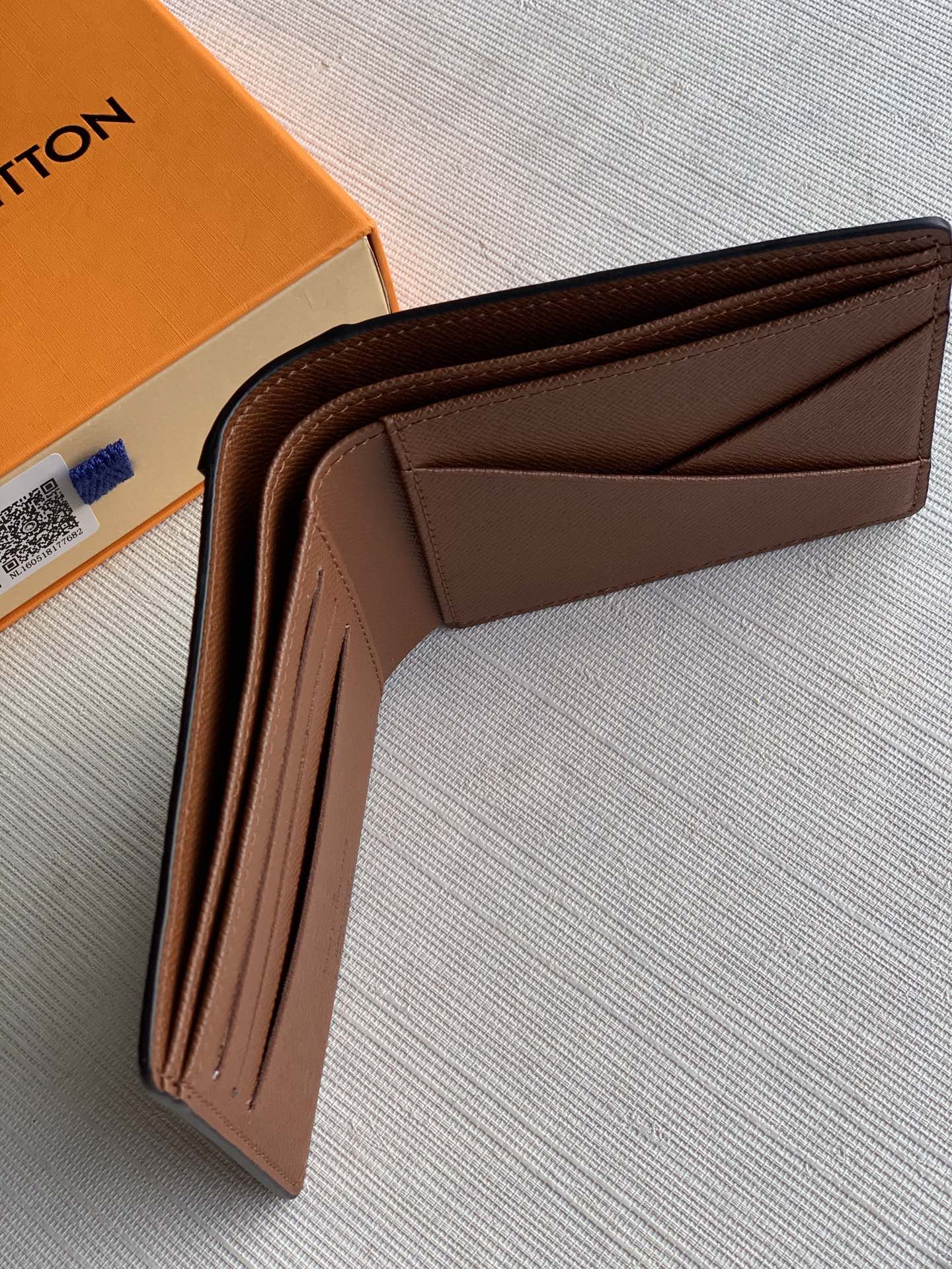 LV M69699 雙面短夾
