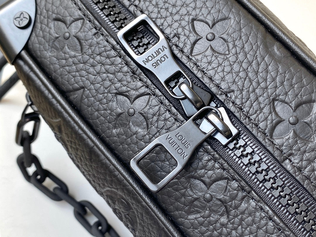 M44480 路L家-MINI SOFT TRUNK 手袋 黑色荔枝紋