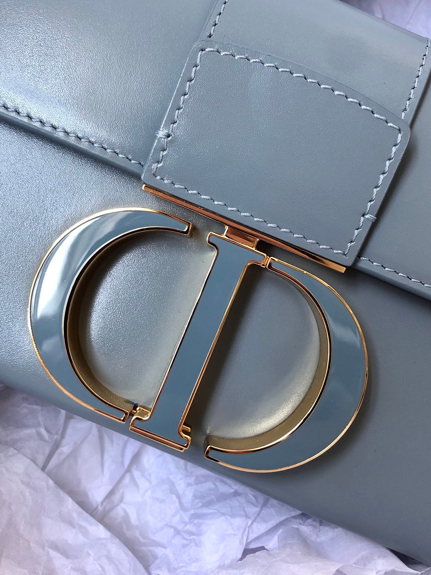 Dior 蒙田 Mini Box-平紋牛皮-珐瑯扣-17.5cm-霧霾藍