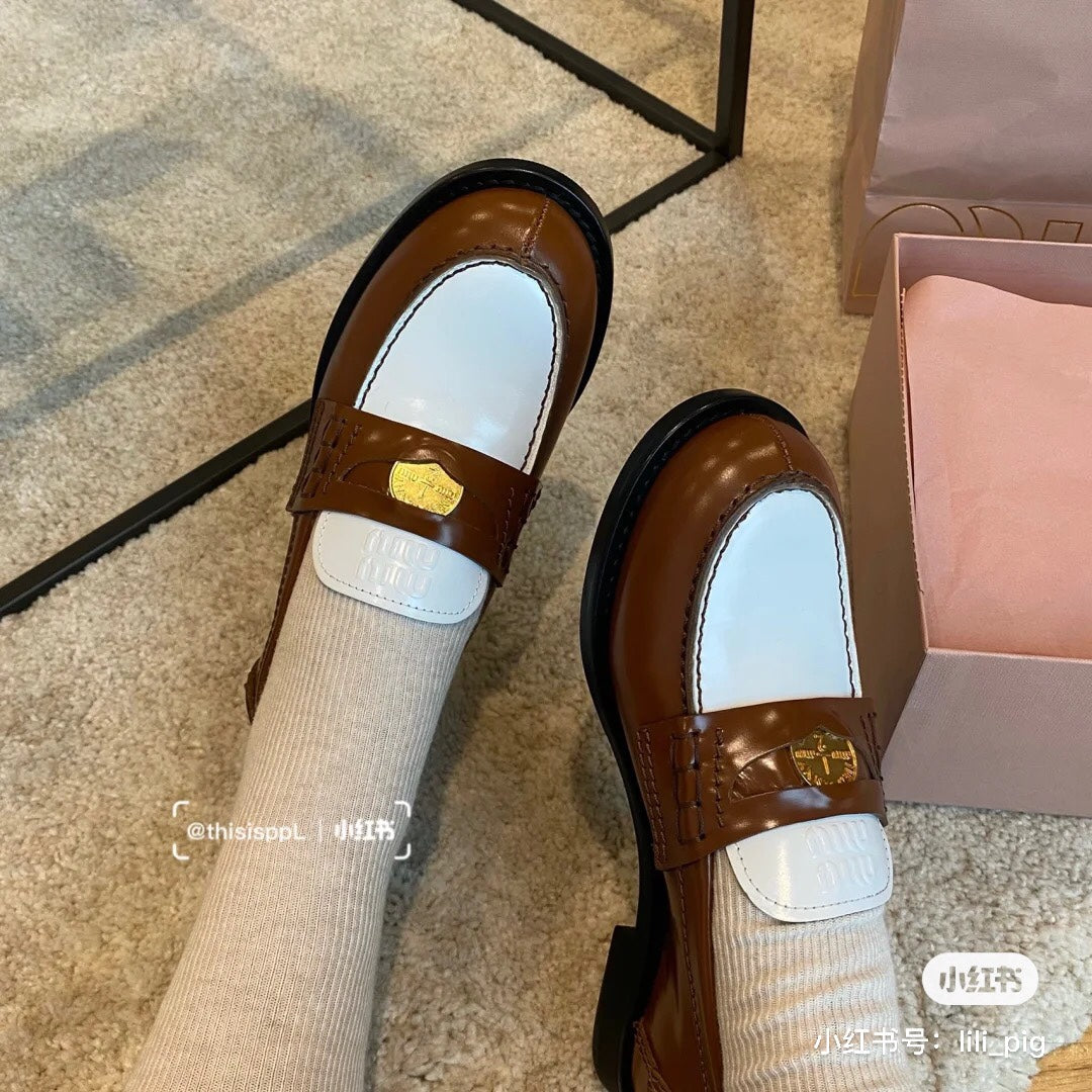 穆M家-錢幣樂福鞋 上身圖