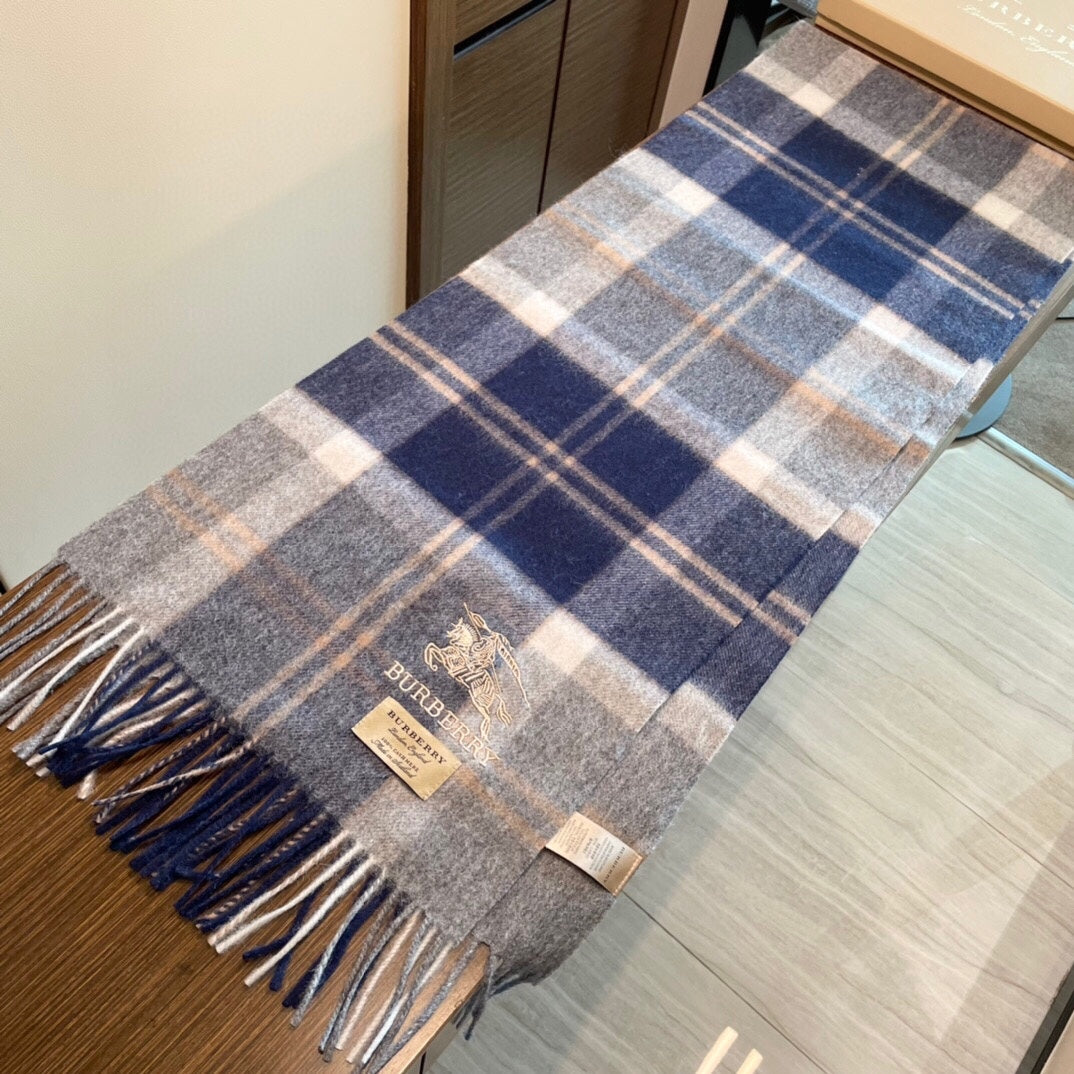 Burberry 羊絨圍巾