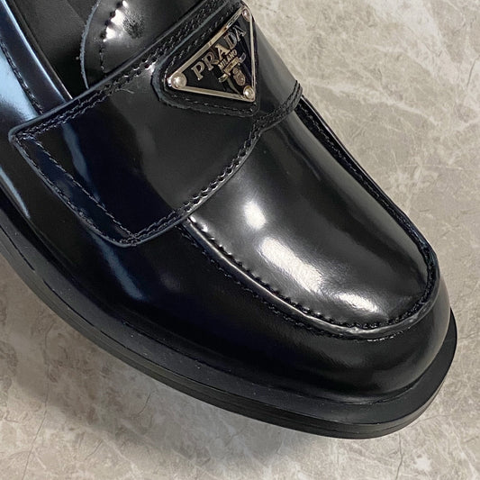 Prada鞋-Prada 經典三角標 方頭樂福鞋(黑)