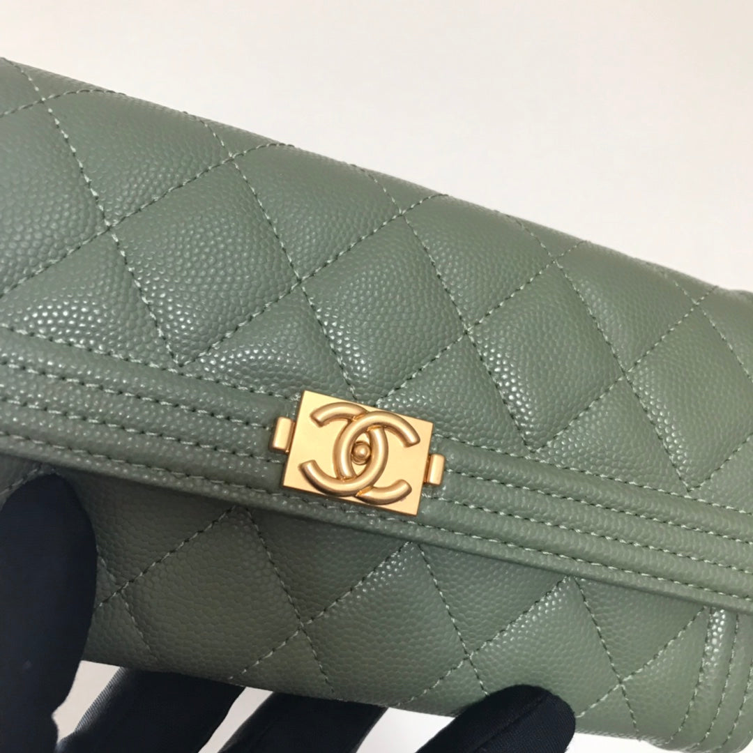 Chanel Leboy 翻蓋長夾-綠色荔枝皮金釦