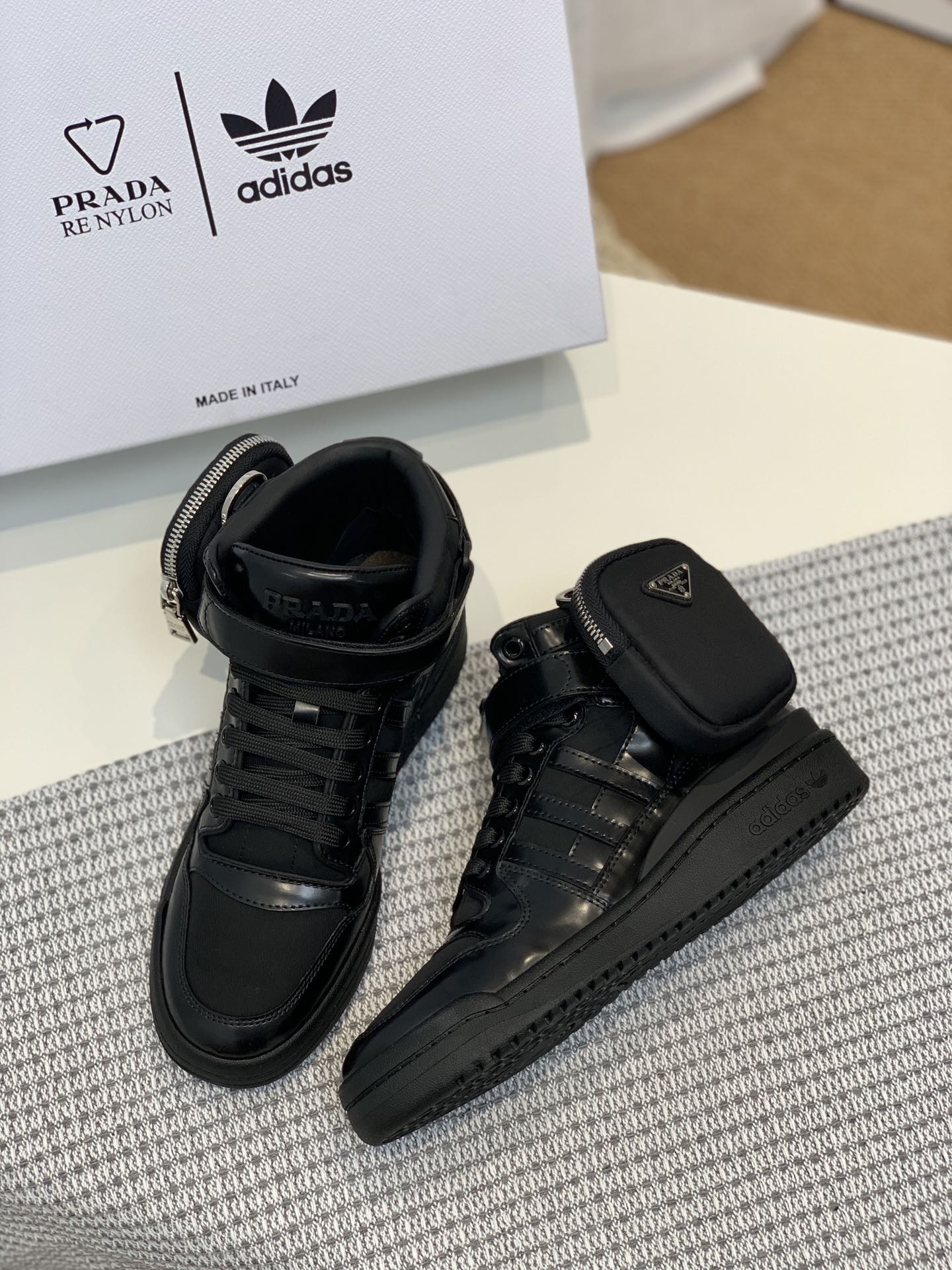 Prada 鞋-Prada x adidas 聯名 運動休閒鞋（黑）