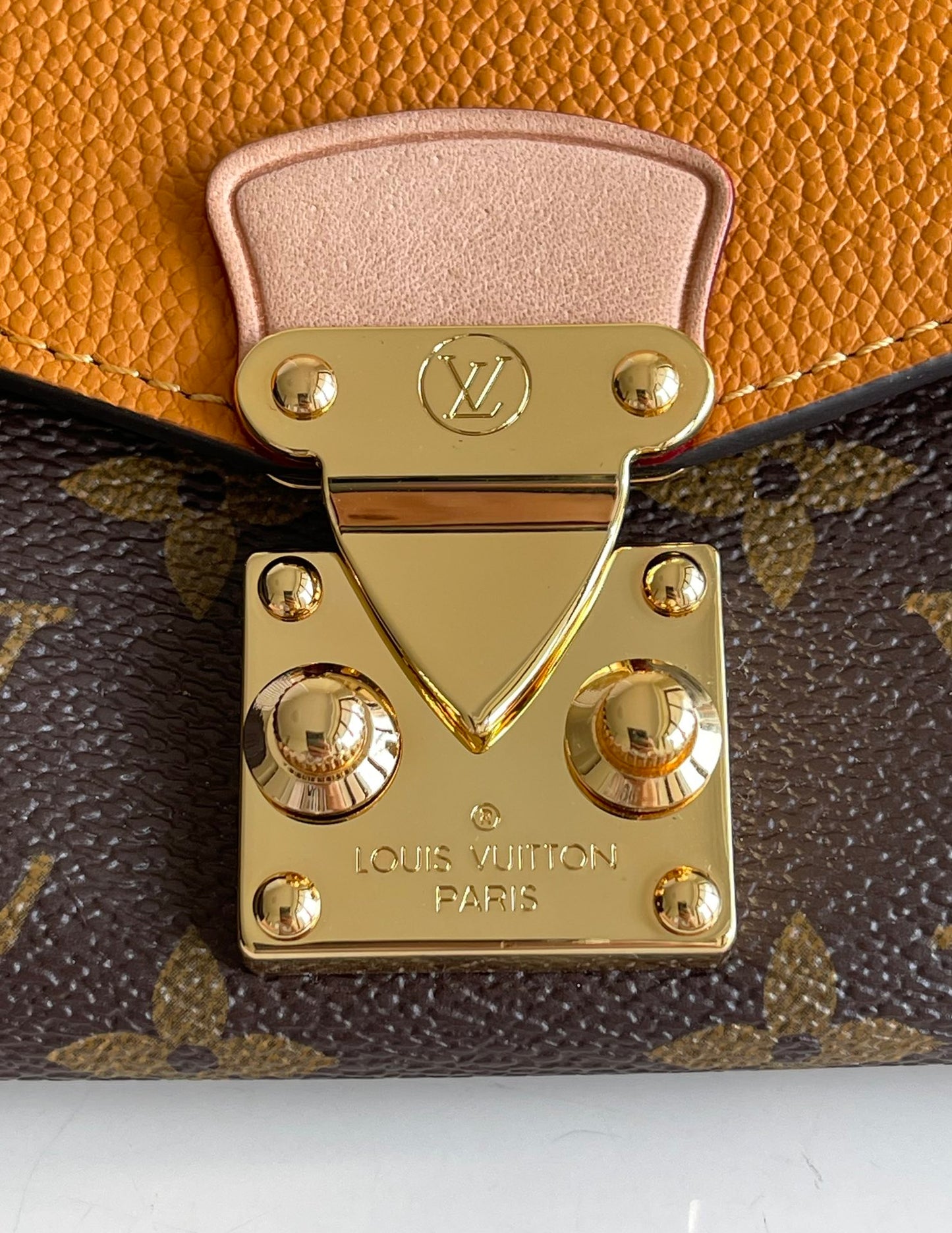 LV M58413 黃色老花 信封式Pallas錢夾