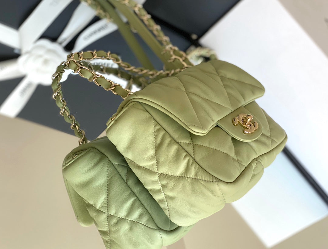 Chanel 度假系列柔軟小牛皮包-牛油果綠