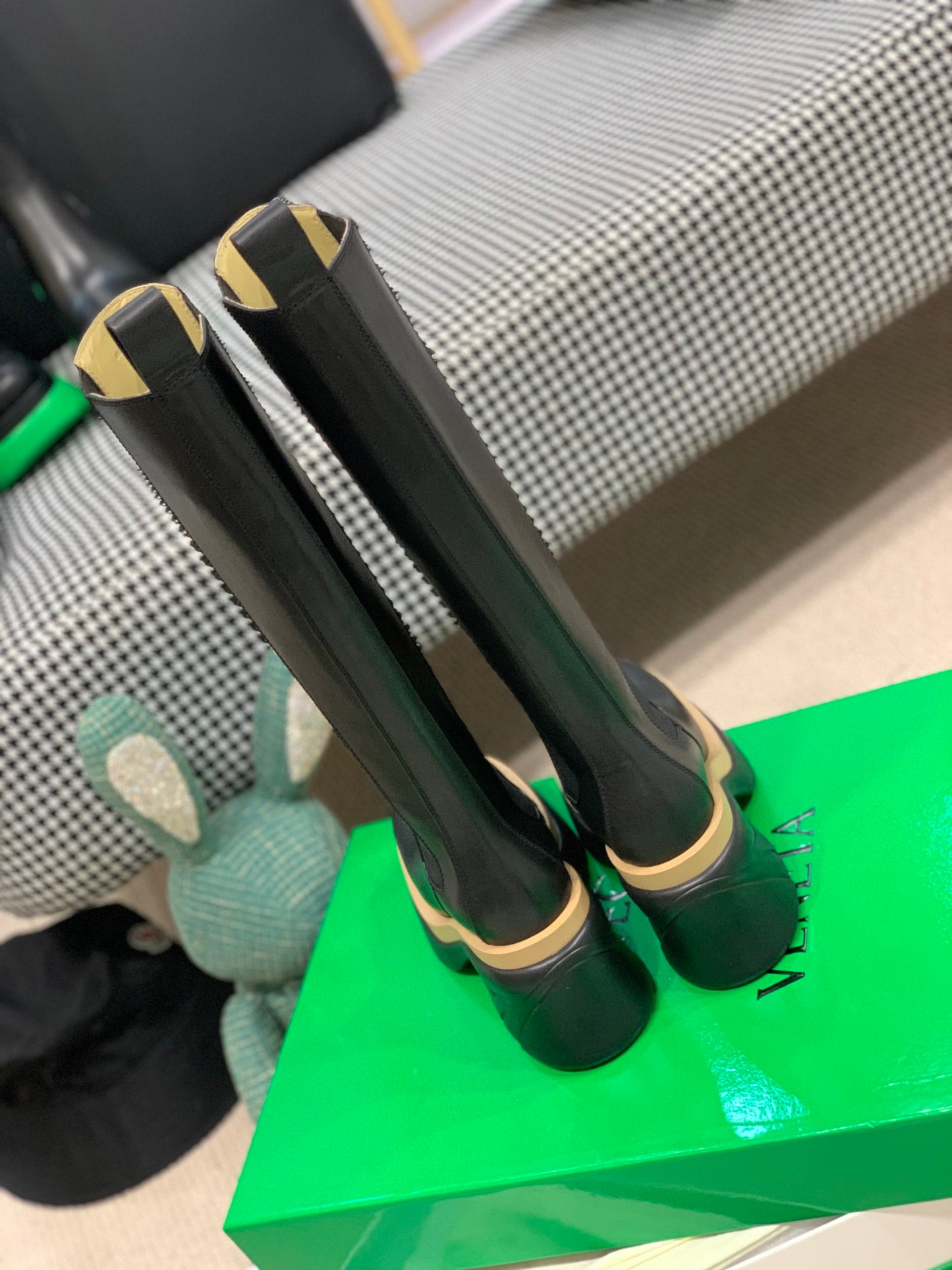 BV鞋-BV 奶茶色邊條 及膝 厚底長靴