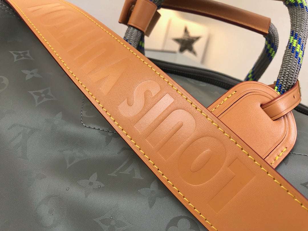 Lou-Monogram Titanium 旅行袋