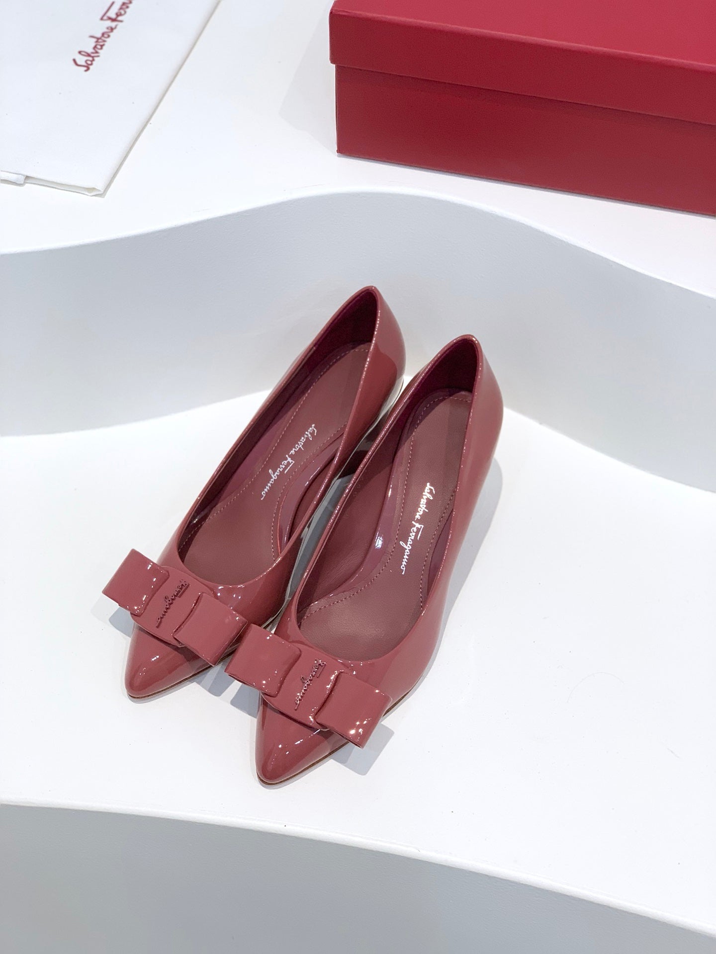 Salvatore Ferragamo鞋-菲拉格慕 Viva低跟尖頭 平底鞋 紅
