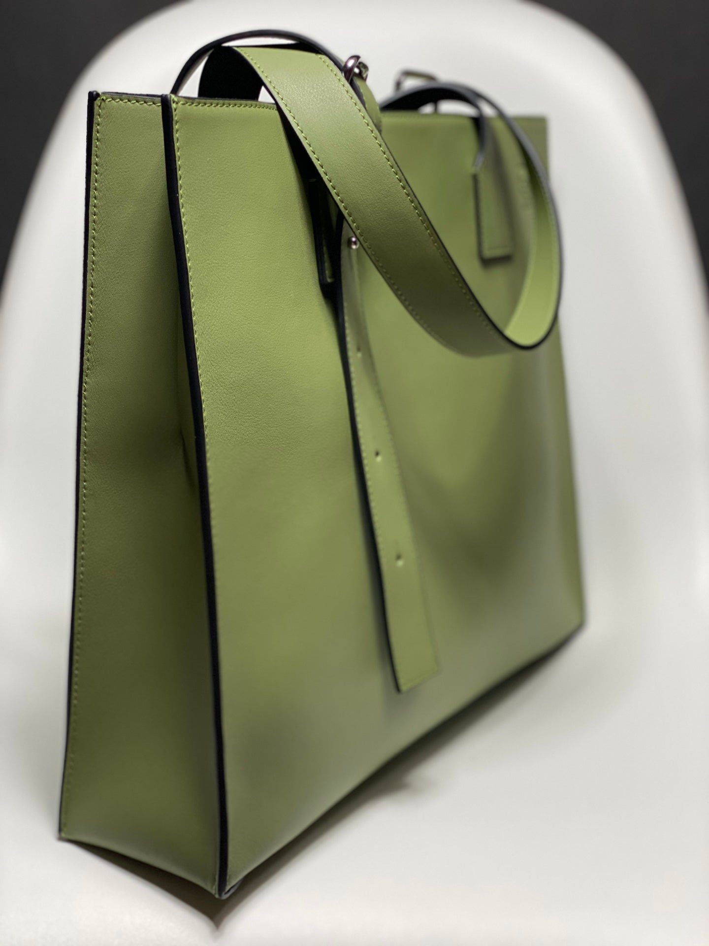 羅L威-Buckle Horizontal Tote 手袋