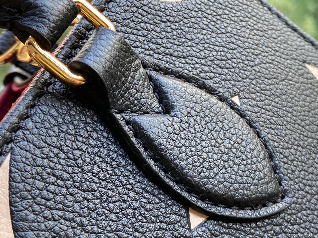 LV M45659 Onthego 黑色壓花