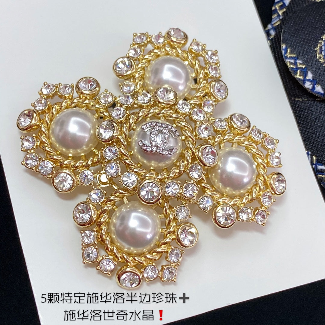 Chanel 胸針