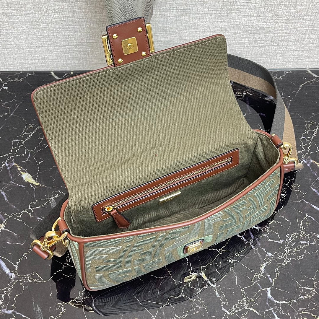 芬F家-Baguette-中長型綠色魚眼刺繡法棍包