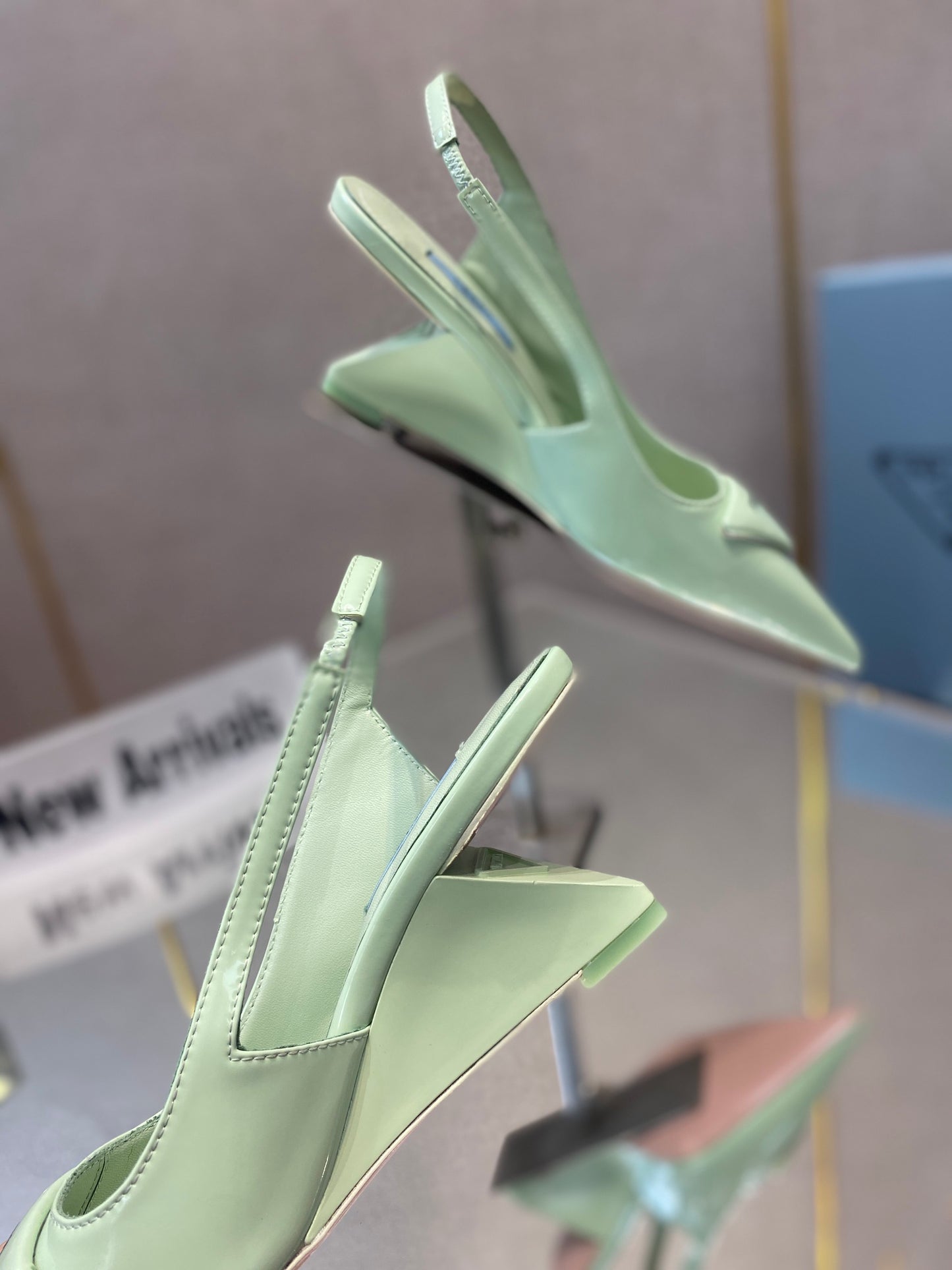 Prada鞋-Prada 漆皮低跟涼鞋（青蘋果綠）