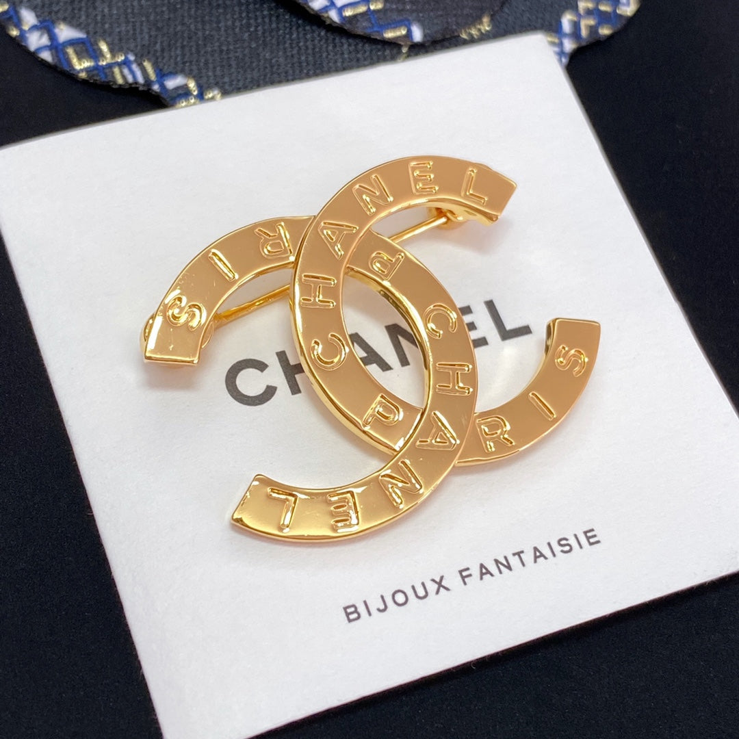 Chanel 胸針