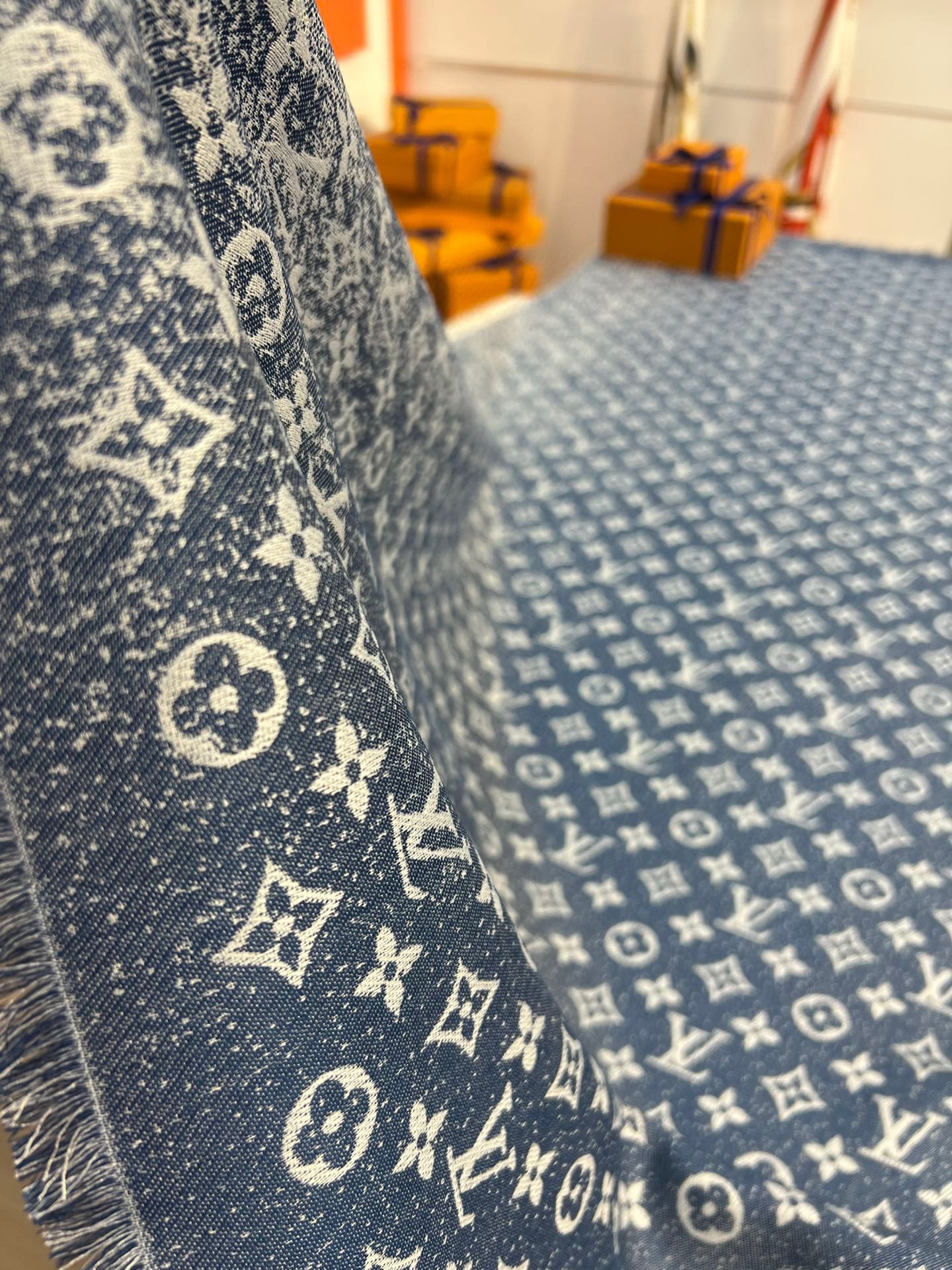 路L家-漸變牛仔老花披肩 Denim Gradient 142.5cm