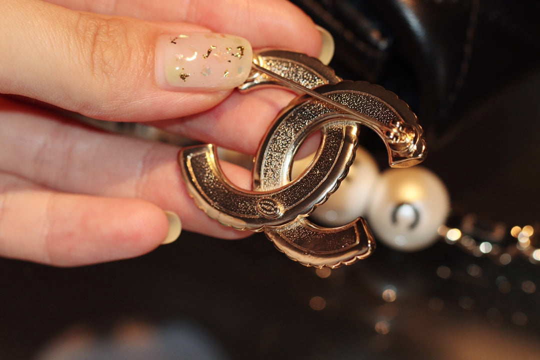 Chanel 胸針