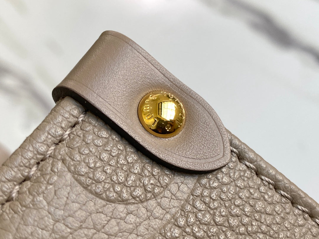 LV M45660 杏色 Onthego PM