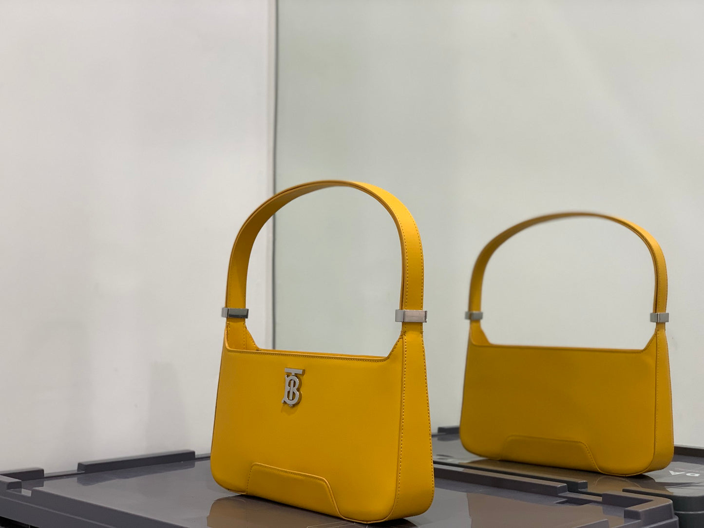 巴B家-新款 Tb shoulder bag 腋下斜挎包 黃色
