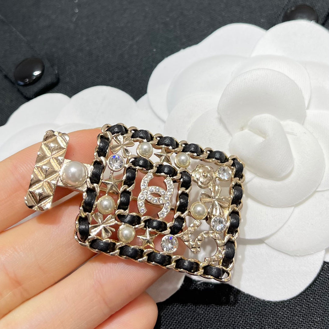 Chanel 胸針