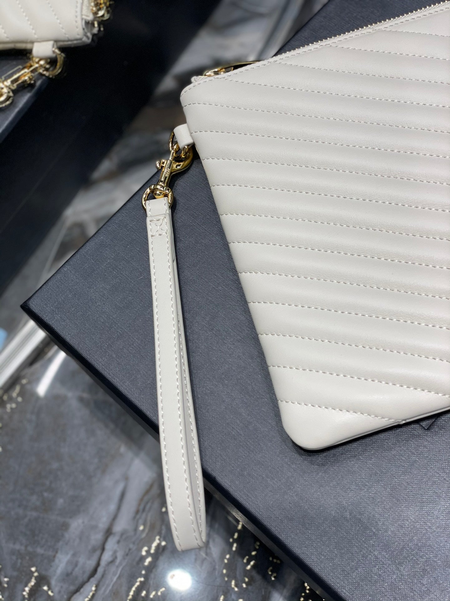 YSL_提花拼接文件手拿包-白色金扣-30cm