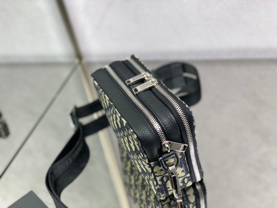 Dior 經典相機包-17*5*12cm