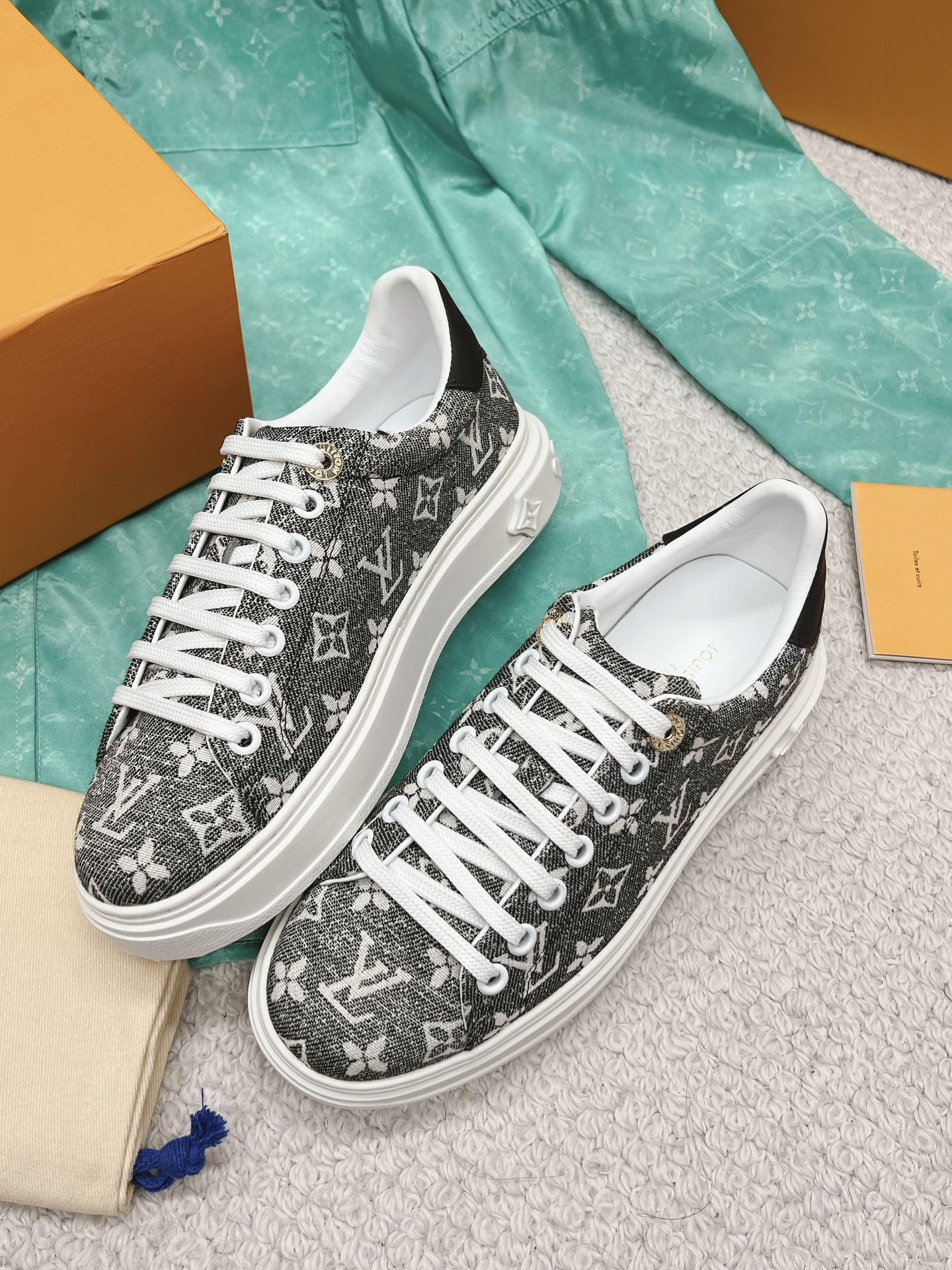 路L家-Vuitton x 草間彌生 經典小白鞋 灰色