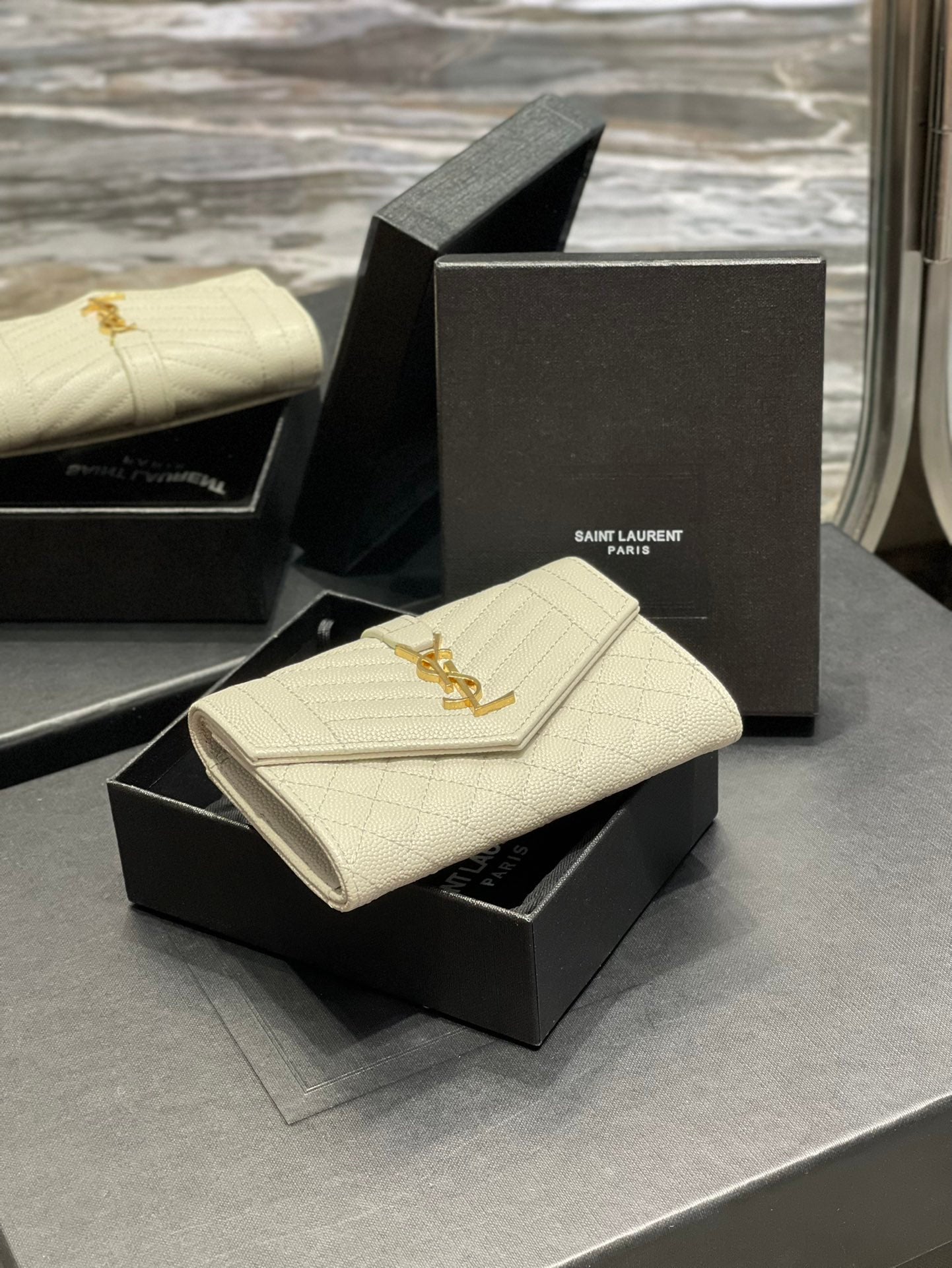 YSL 新品短夾_ 白色金扣