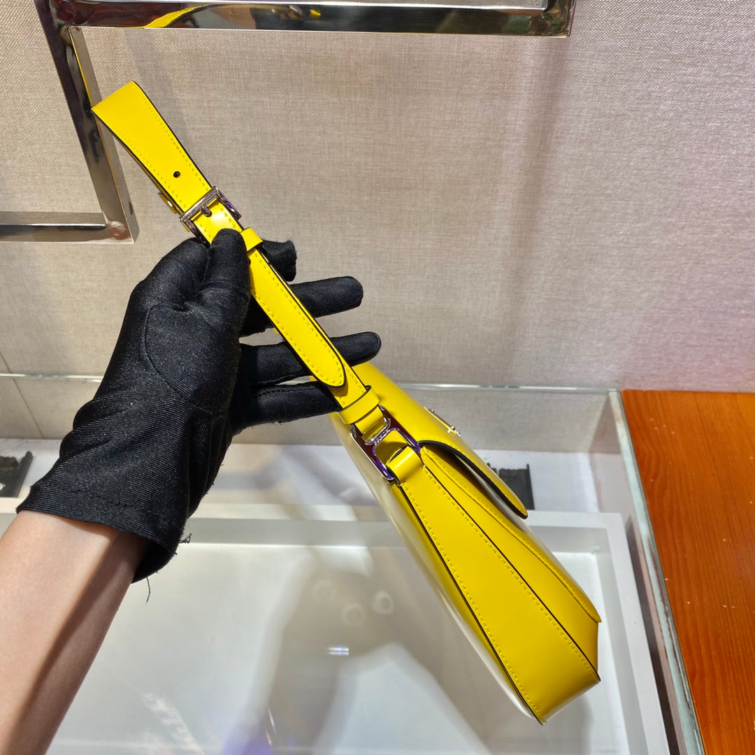 普P家-新款中古 Cleo腋下包 大號 黃色