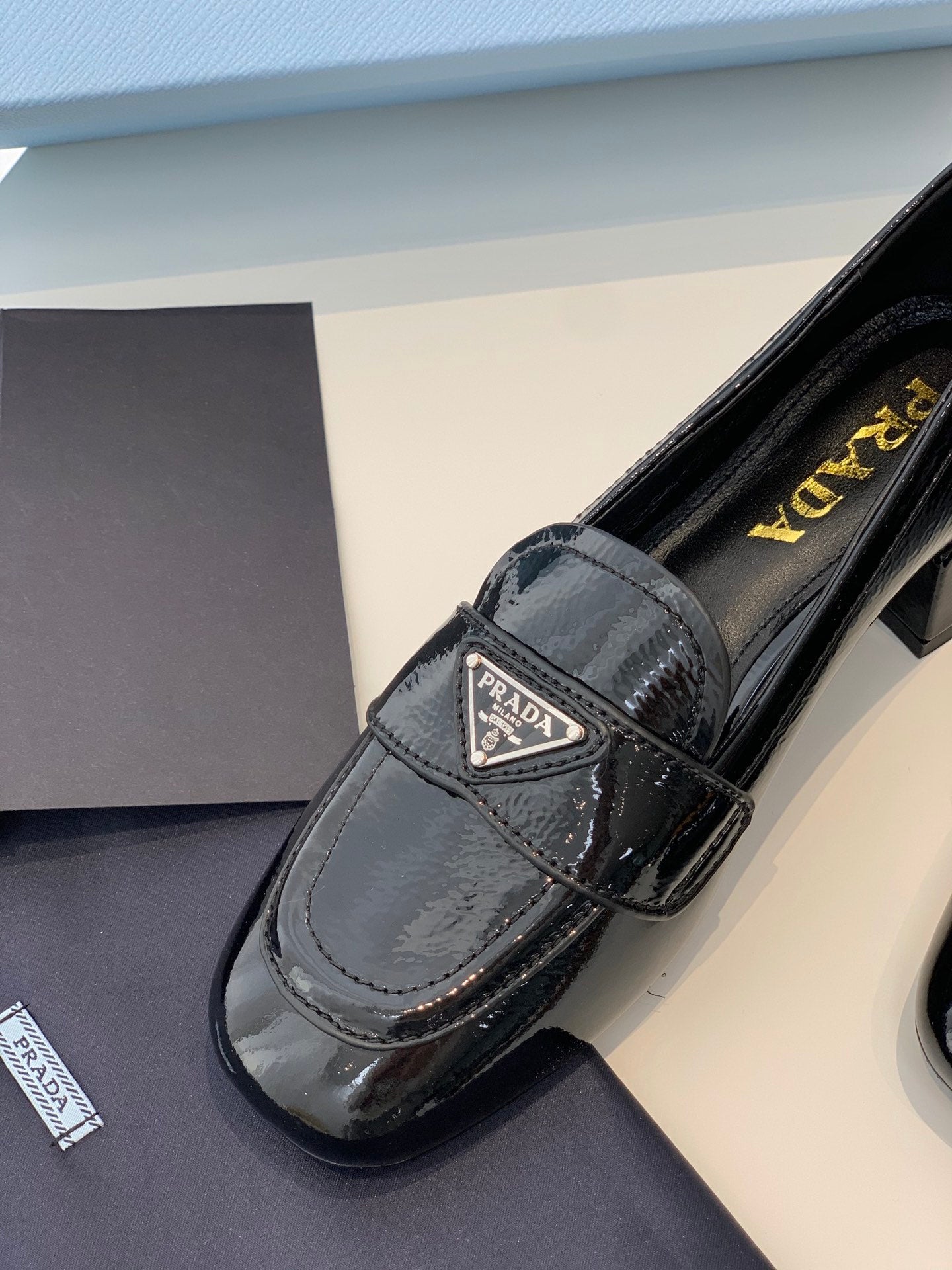 Prada 鞋-Prada 平底樂福鞋（漆皮黑）