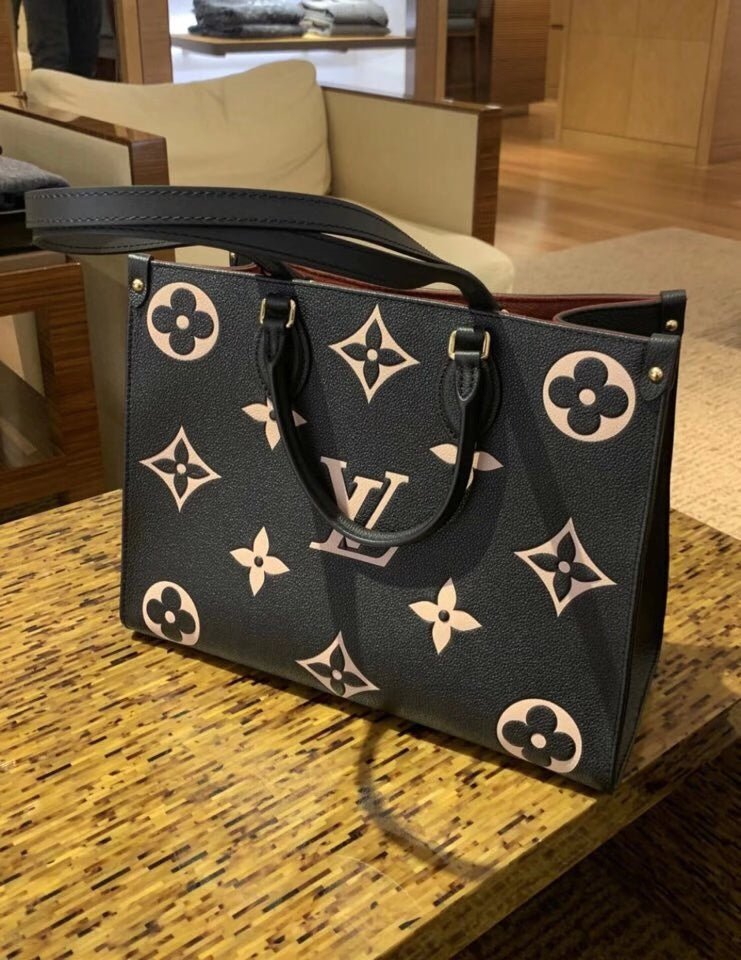M45495 路L家-Onthego Tote 包 中號 上身照