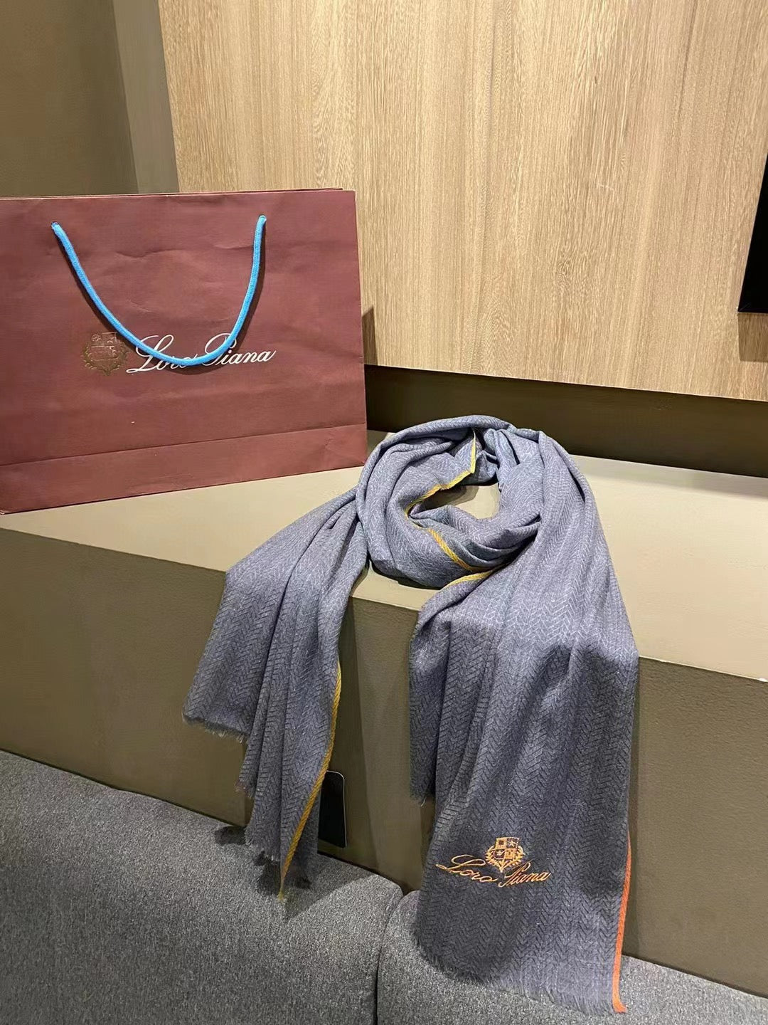 L-Piana  100%羊絨純色系水毛人字紋金斯圍巾-200隻水絨紗線-90*200cm
