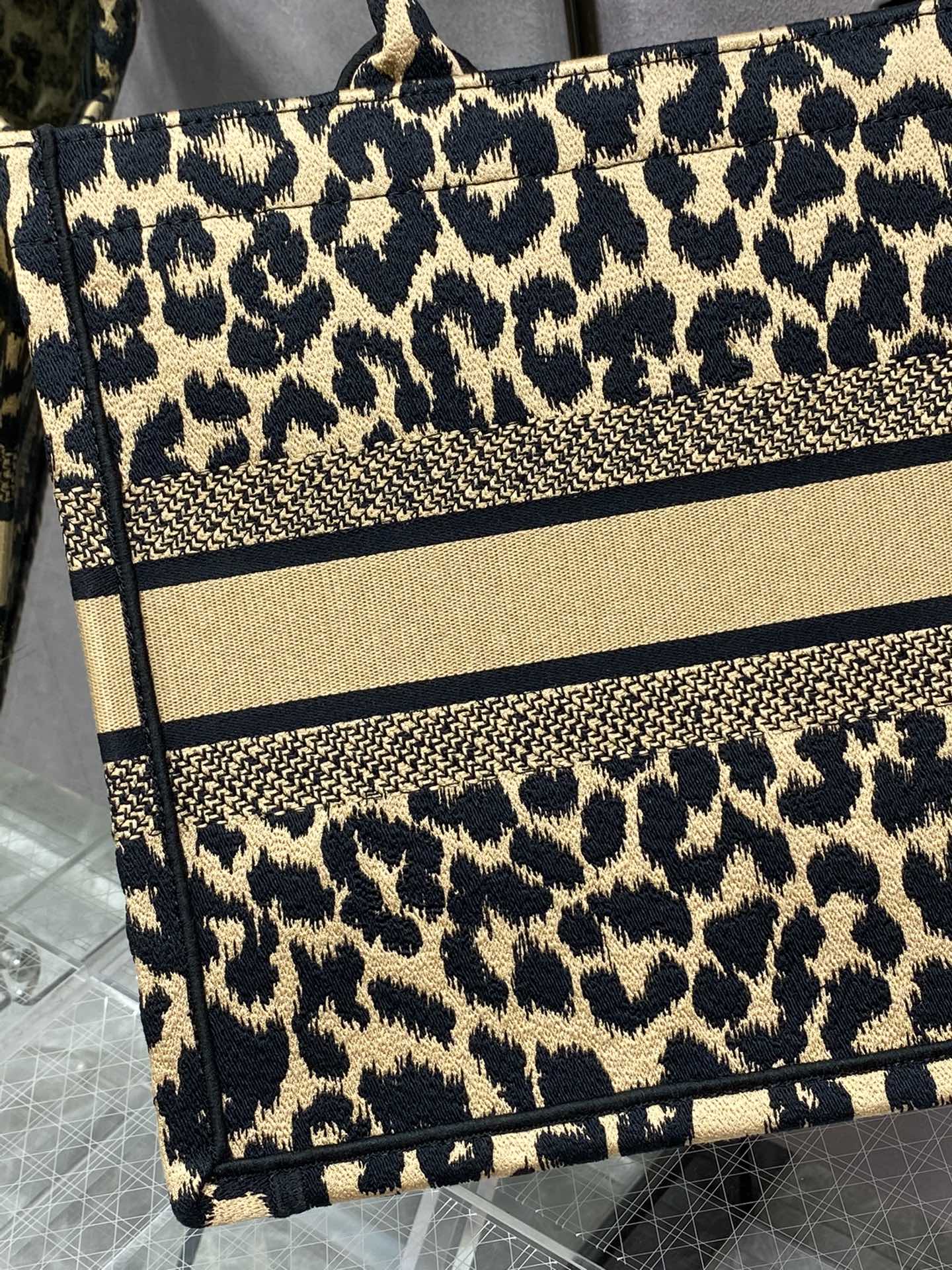 Dior Book Tote-小號36.5cm-豹紋刺繡