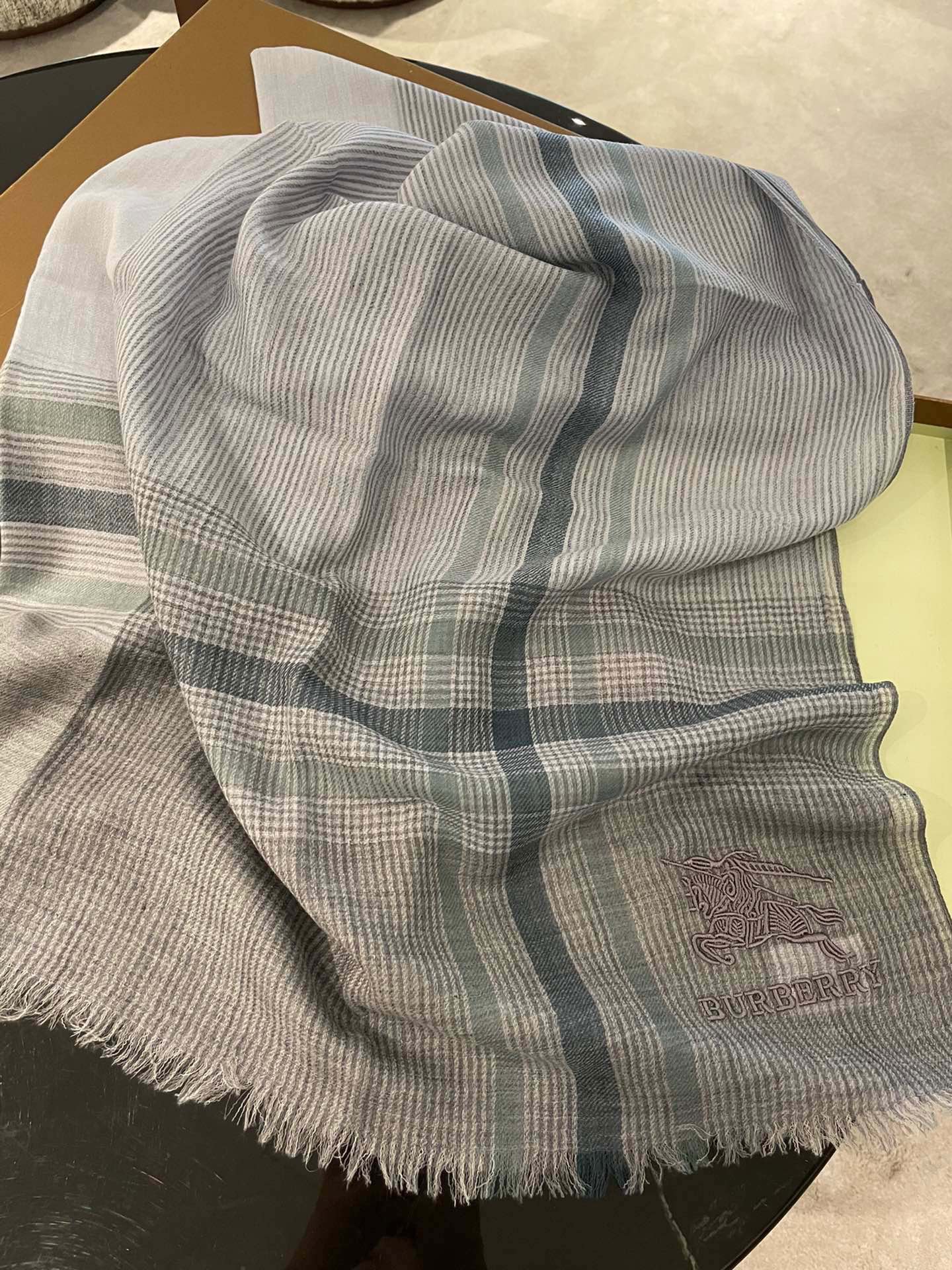 巴B家-波紋羊絨圍巾 105*180cm