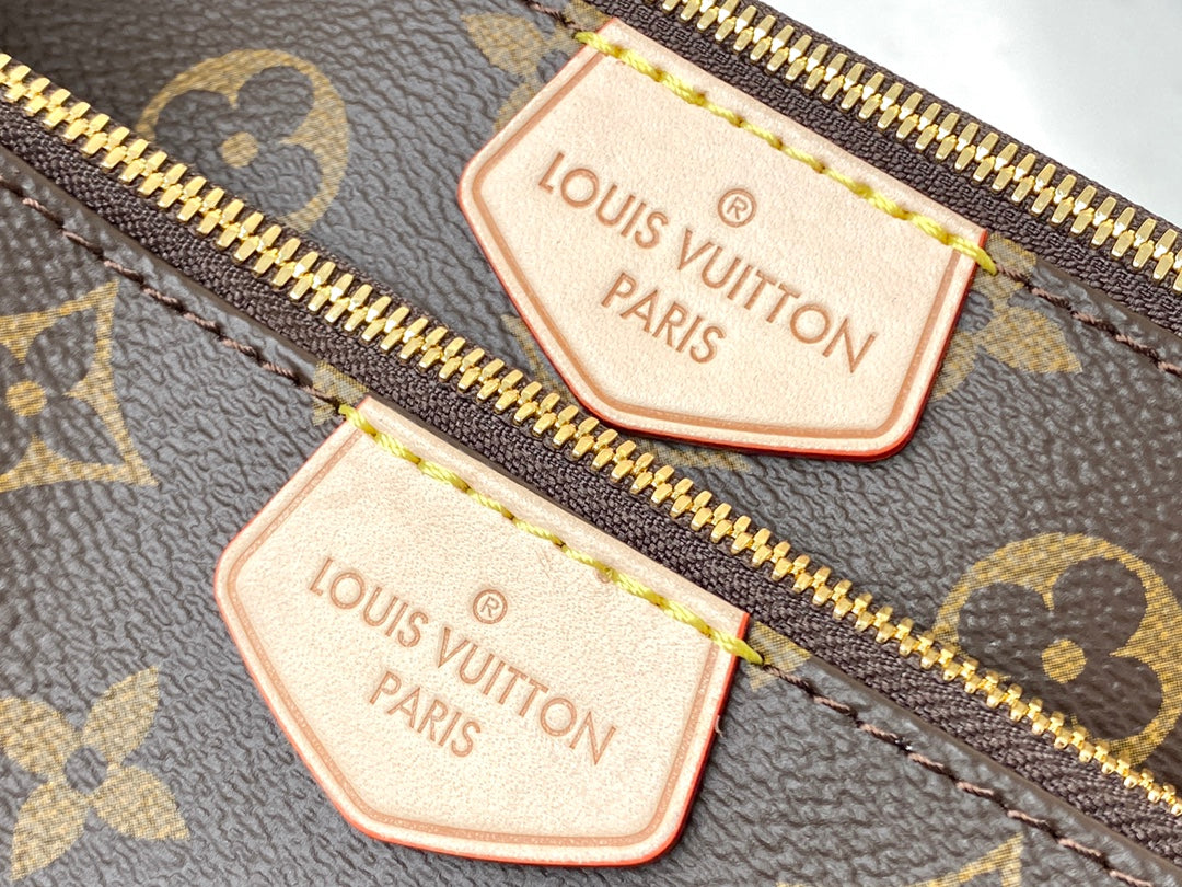 M44813 路L家-Multi Pochette Accessories 三合一包 粉綠色