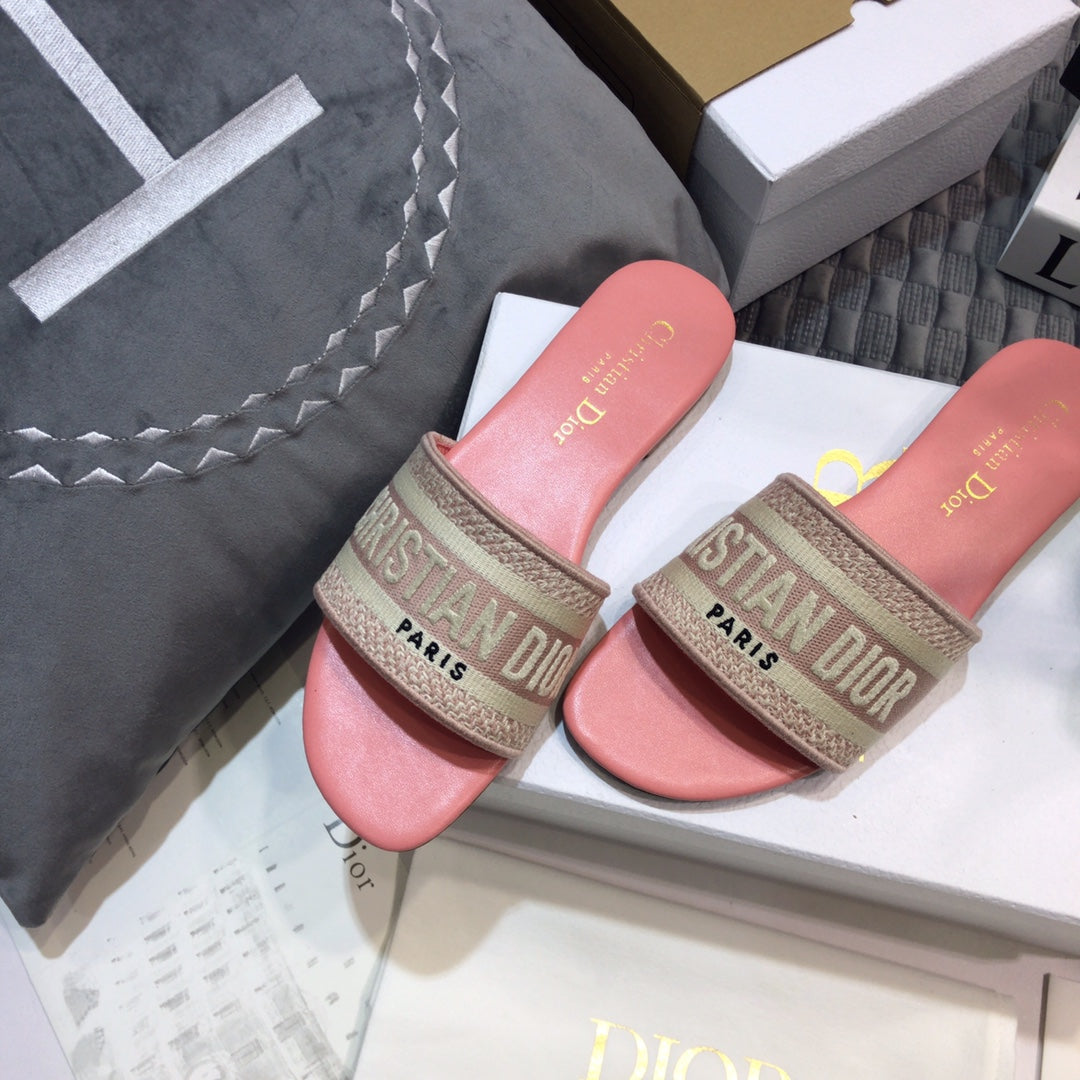 迪D家-2022早春新款 刺繡拖鞋 粉色