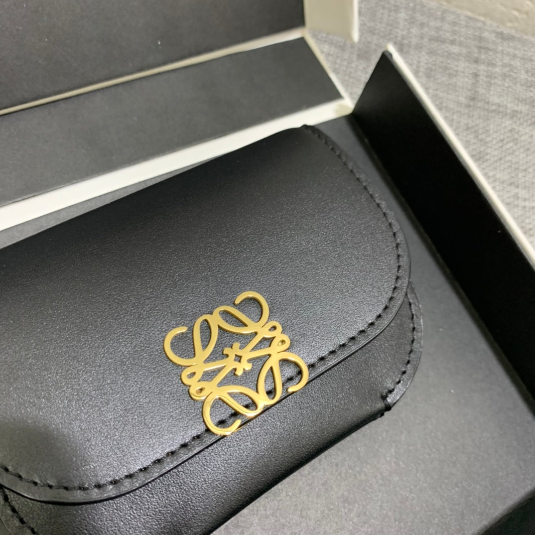 Loewe Goya 系列絲綢小牛皮卡包