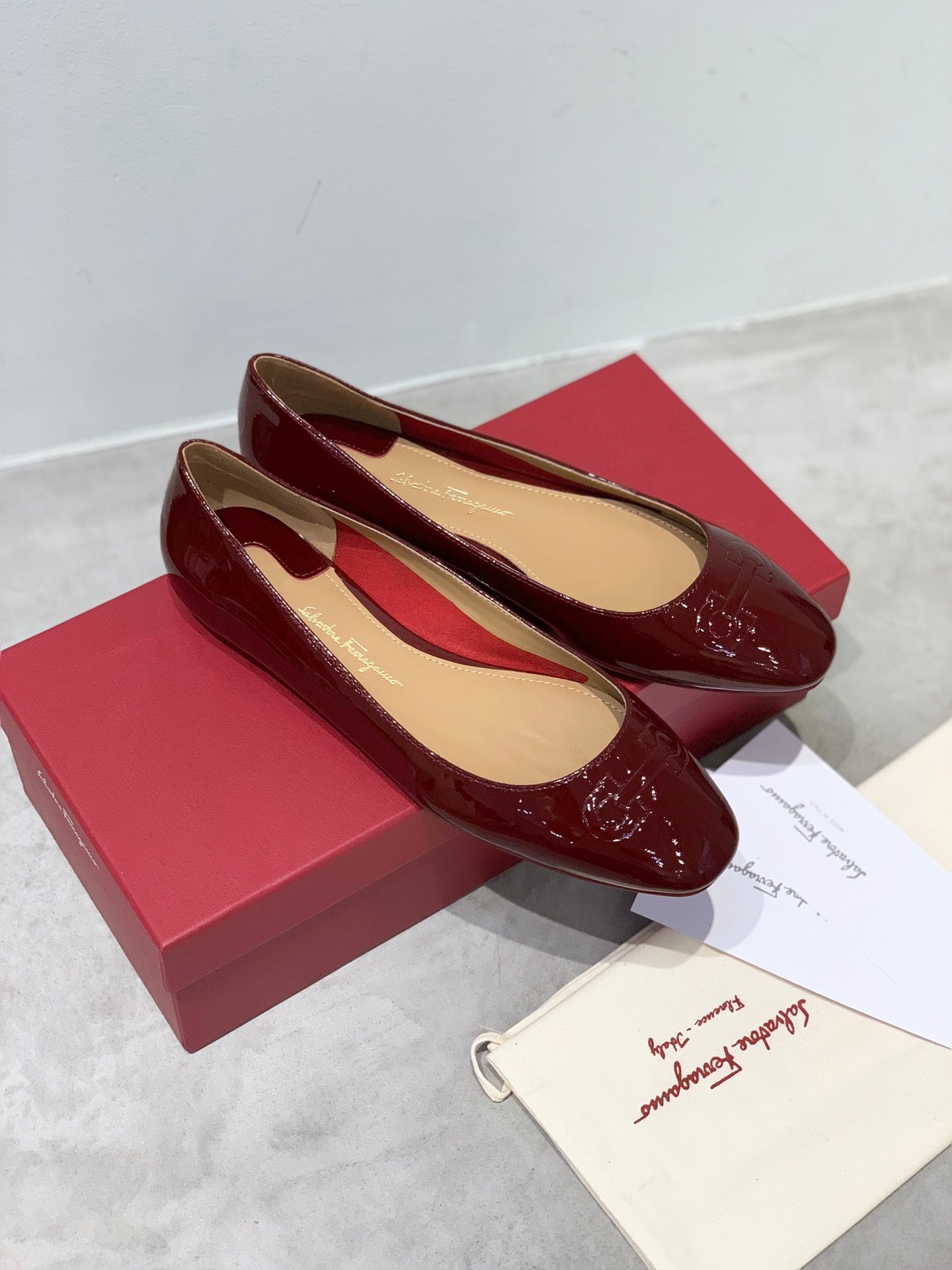 Salvatore Ferragamo鞋-紅色漆皮 圓頭 平底鞋