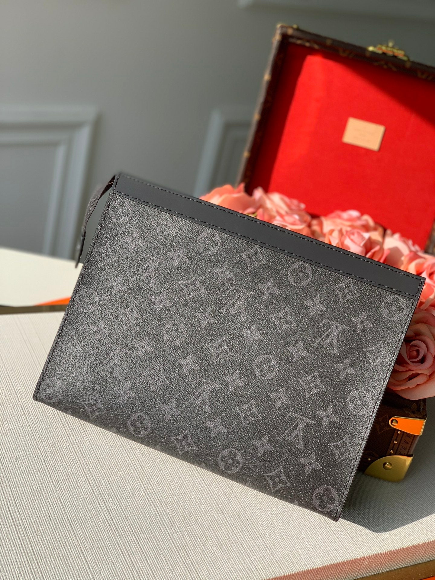 LV M61692 彩虹手拿包