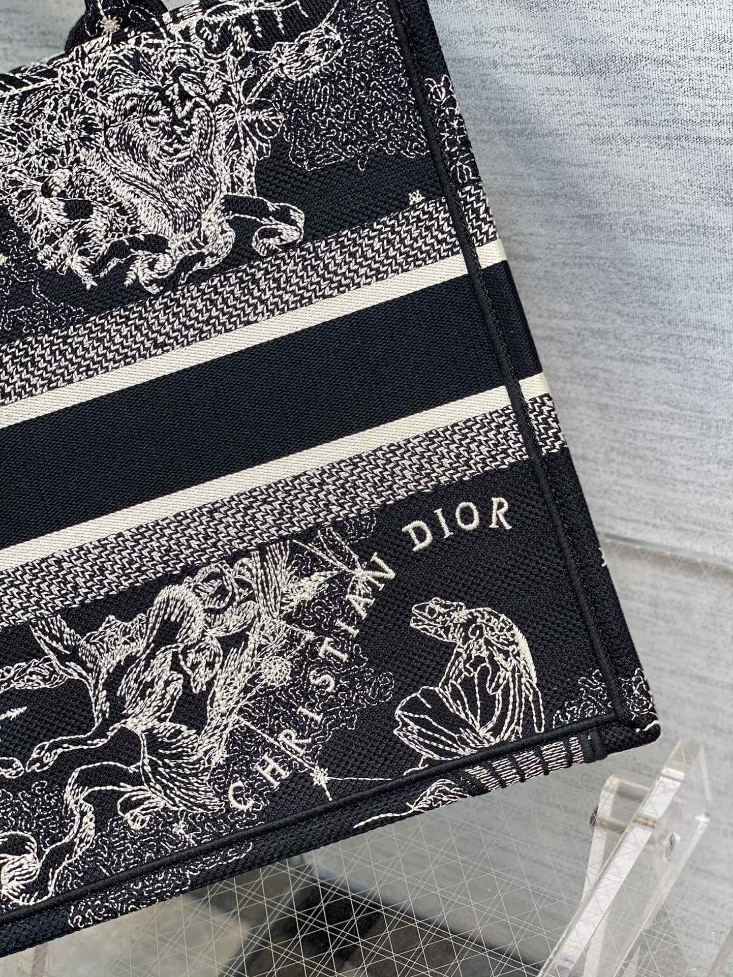 Dior Book Tote-小號36.5cm-星座系列