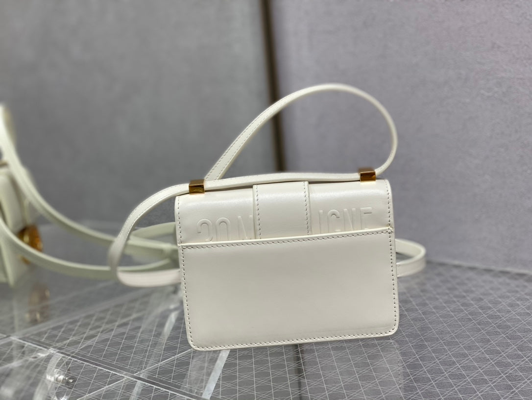 Dior-蒙田包 最新micro系列 白色