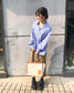 羅L威-Cushion tote 白色棕皮 上身圖
