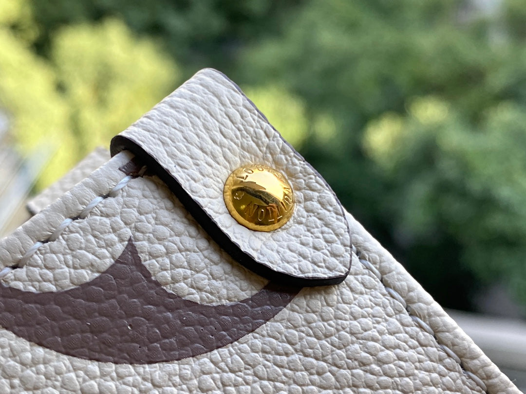 LV M45654 奶白淡粉 Onthego PM