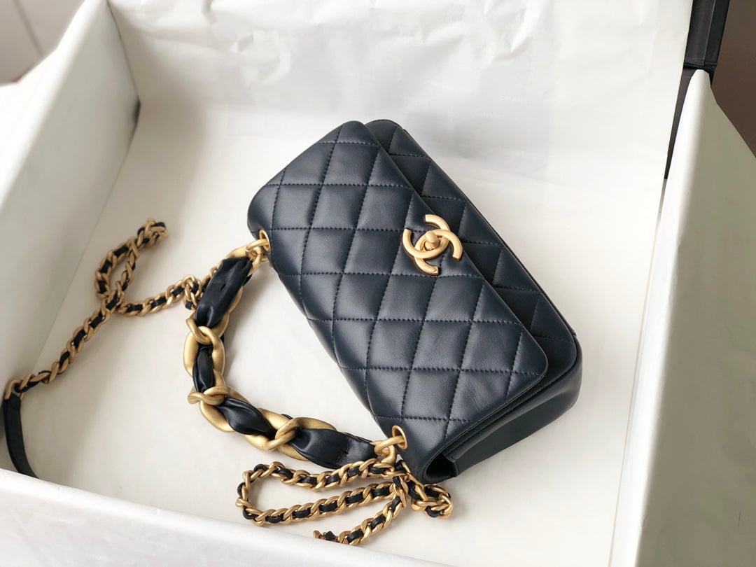 Chanel 拋光小羊皮菱格口蓋包-深藍色