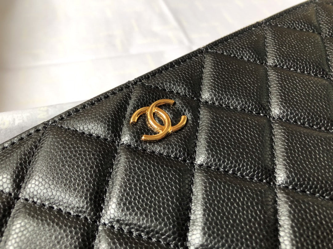 Chanel 小號手拿包-金扣