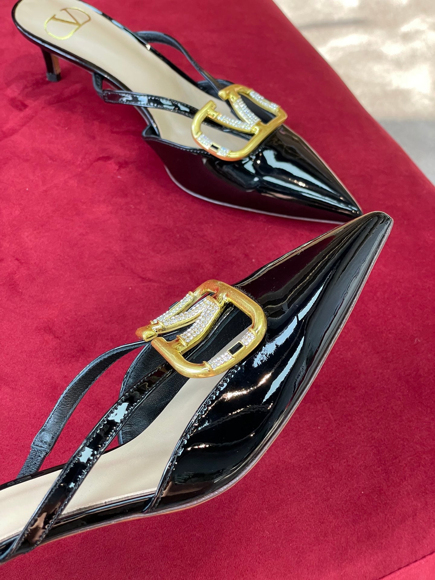 范倫V-2022秋冬新款 水鑽V字貓跟拖鞋
