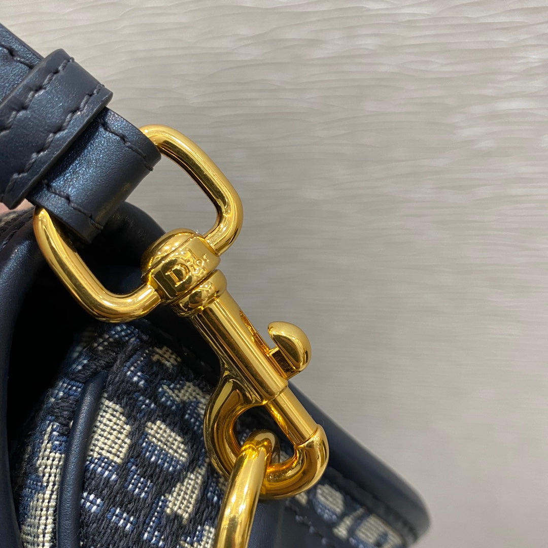 Dior Bobby系列 East-Wes 腋下包 老花