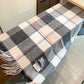 Burberry 刺繡戰馬羔羊絨圍巾-可當披肩